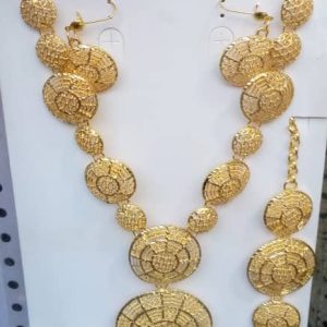 Ensemble chaine et boucles d'oreilles